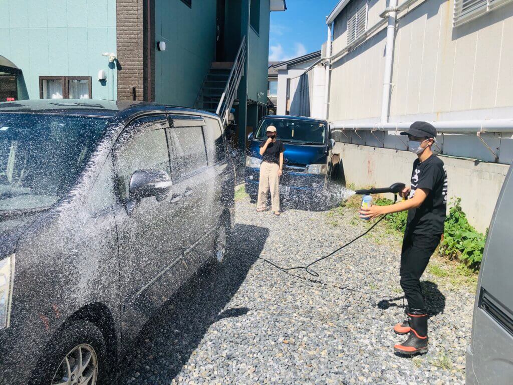 ケルヒャーの高圧洗浄機で洗車 放課後等デイサービス 辻義塾 滋賀県草津市の放デイ